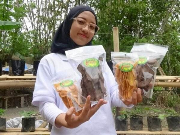 Berawal dari Iseng, Gadis Ini Sukses Usaha Banana Crakers Sampai Bisa Bayar Kuliah Sendiri