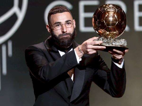 Alhamdulillah! Karim Benzema Rebut Trofi Ballon d'Or 2022, Pemain Muslim Kedua yang Menang Alhamdulillah! Karim Benzema Rebut Trofi Ballon d'Or 2022, Pemain Muslim Kedua yang Menang