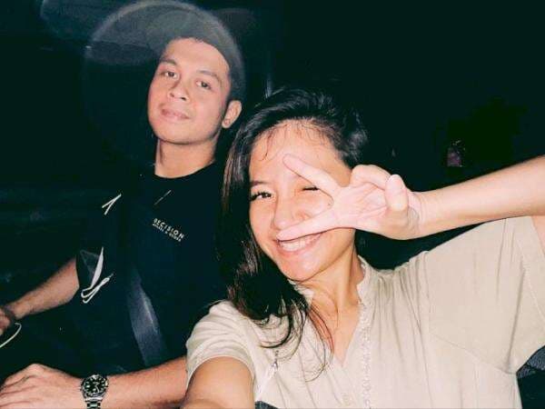Nyesek! Drummer NOAH Rio Alief Nangis Tertunduk di Pemakaman Istri: Berat Banget buat Saya Nyesek! Drummer NOAH Rio Alief Nangis Tertunduk di Pemakaman Istri: Berat Banget buat Saya