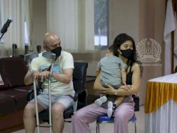 Kedubes Jepang Buka Suara Terkait Warganya yang Hina Petugas Imigrasi Hingga Dideportasi Kedubes Jepang Buka Suara Terkait Warganya yang Hina Petugas Imigrasi Hingga Dideportasi