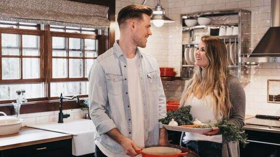 Ehem...3 Tanda Suami Terlalu Bucin sama Istri, PakSu Bukan Nih Moms! Ehem...3 Tanda Suami Terlalu Bucin sama Istri, PakSu Bukan Nih Moms!