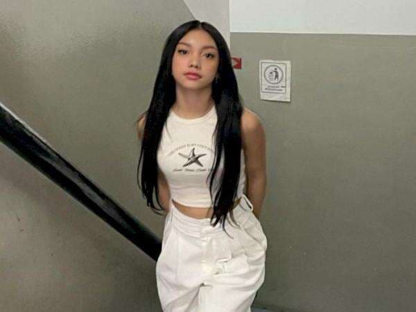 Gemas, Naura Ayu Tampil All White Model Rambut Belah Tengah: Kenapa Bisa Cakep Banget Gemas, Naura Ayu Tampil All White Model Rambut Belah Tengah: Kenapa Bisa Cakep Banget