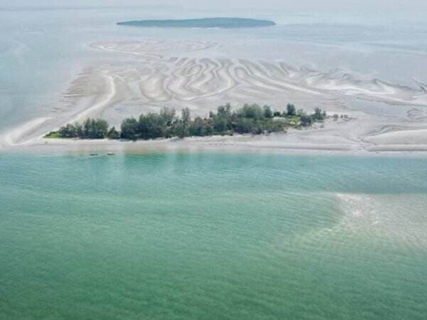 Beneran Ajaib! Pulau di Riau Ini Memiliki Pasir yang Bisa Berbunyi Ketika Disentuh