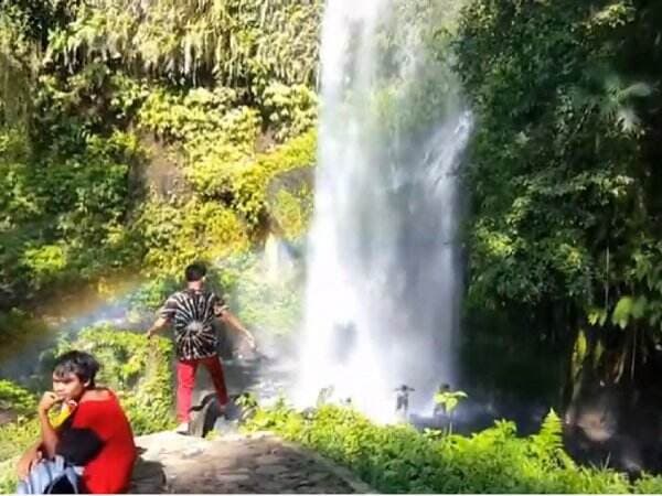 Sensasi Sejuknya Air Terjun Sendang Gile Lombok Utara