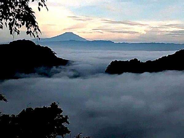 Puncak Bangku, Cara Seru Menikmati ‘Negeri di Atas Awan’ dari Ciamis Puncak Bangku, Cara Seru Menikmati ‘Negeri di Atas Awan’ dari Ciamis