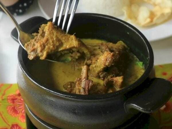 Bikin Ngiler! Resto Tepi Sawah Ini Sajikan Gulai Itik 3 Rasa, Gurih dan Creamy