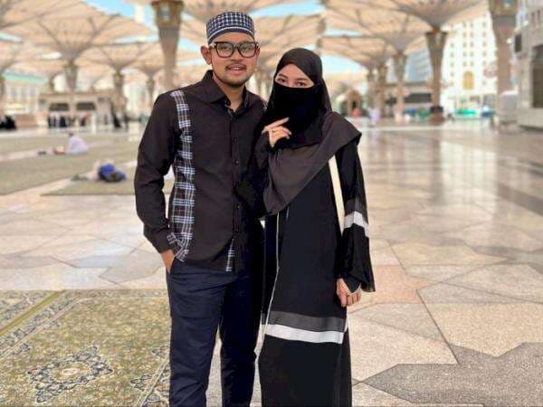 Pernah Mau Cerai, Shandy Purnamasari Sebut Juragan 99 Lupa Istri karena Bola Pernah Mau Cerai, Shandy Purnamasari Sebut Juragan 99 Lupa Istri karena Bola