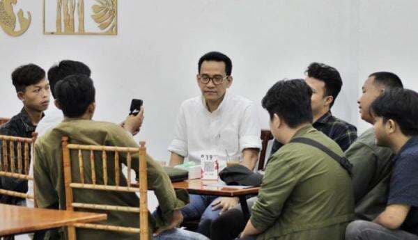 Refly Harun Pertanyakan Alasan Ahmad Khozinuddin Cabut Gugatan Ijazah Palsu Presiden Jokowi: Memang Susah Lawan Kekuasaan! Refly Harun Pertanyakan Alasan Ahmad Khozinuddin Cabut Gugatan Ijazah Palsu Presiden Jokowi: Memang Susah Lawan Kekuasaan!