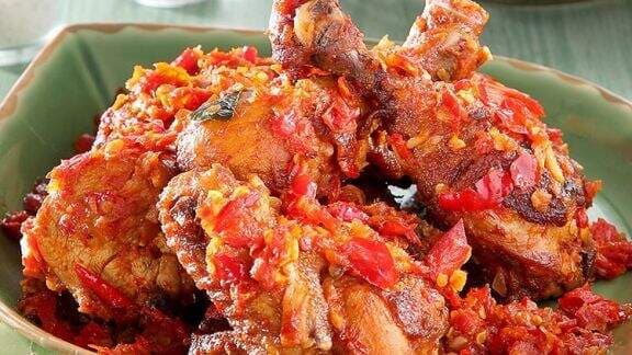 Resep Ayam Balado, Pedasnya Menggiurkan, Bikin Nagih! Resep Ayam Balado, Pedasnya Menggiurkan, Bikin Nagih!