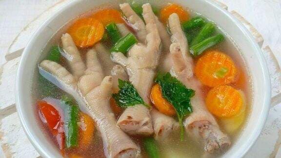 Resep Sup Ceker Ayam, Empuk, Kuah Beningnya Menggugah Selera