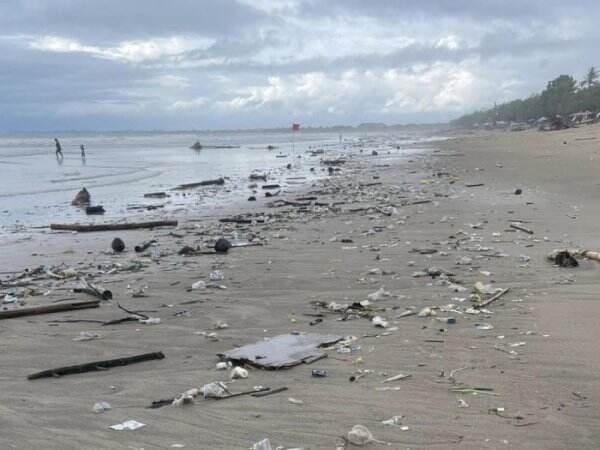 Media Asing Soroti Pemandangan Pantai Kuta Bali yang Penuh dengan Sampah