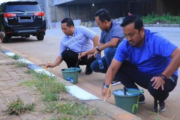 Momen Kompak Arief-Sachrudin dan Jajaran Pemkot Tangerang Cat Kanstin dan Median Jalan