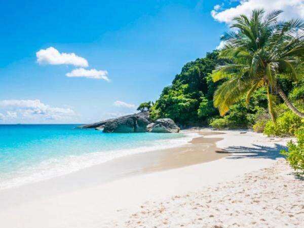 Gak Cuma Mall, Ini 7 Pantai Dekat Jakarta yang Indah dan Bersih! Gak Cuma Mall, Ini 7 Pantai Dekat Jakarta yang Indah dan Bersih!