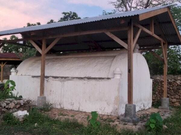 Bukannya Bikin Ngeri, Makam Raja Berbentuk Keranda Ini Malah Jadi Destinasi Wisata