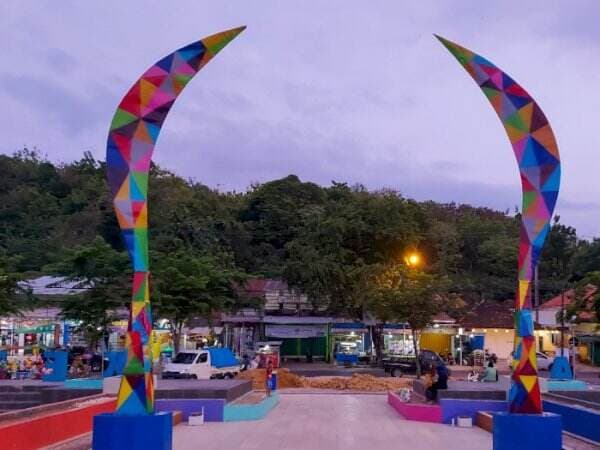 Taman Unik di Sampang Madura, Ada Patung Karapan Sapi hingga Celurit Raksasa Taman Unik di Sampang Madura, Ada Patung Karapan Sapi hingga Celurit Raksasa