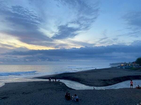 Pantai Munggu: Pantai Hidden Gem Buat Sunset-an di Bali, Bule Jarang Ada yang ke Sini