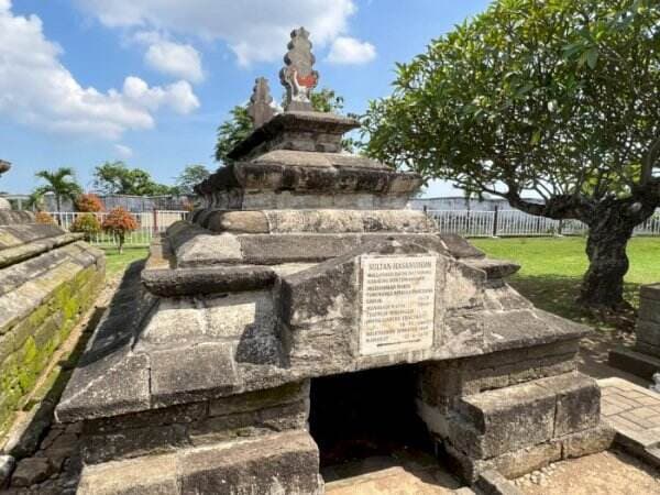 Uniknya Makam Sultan Hasanuddin yang Berundak-undak Seperti Candi, Ternyata Ini Maknanya