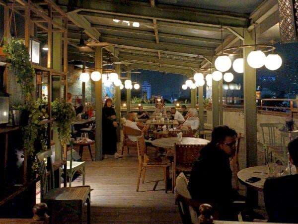 Hidden Gem! Al Jazeera, Restoran yang Vibe-nya Serasa Makan di Timur Tengah Beneran Hidden Gem! Al Jazeera, Restoran yang Vibe-nya Serasa Makan di Timur Tengah Beneran