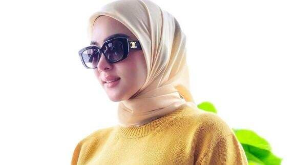 Bukan Pria Bule Tua! Sosok Ini yang Disebut Suami Pertama Syahrini, Rekan Penyanyi Sampai Buka Suara: Orang Sana Udah Pada Tahu Bukan Pria Bule Tua! Sosok Ini yang Disebut Suami Pertama Syahrini, Rekan Penyanyi Sampai Buka Suara: Orang Sana Udah Pada Tahu