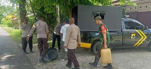 Babinsa Koramil Mapurujaya Bersama Polsek Mimika Timur "Sweeping" Miras Lokal Babinsa Koramil Mapurujaya Bersama Polsek Mimika Timur "Sweeping" Miras Lokal