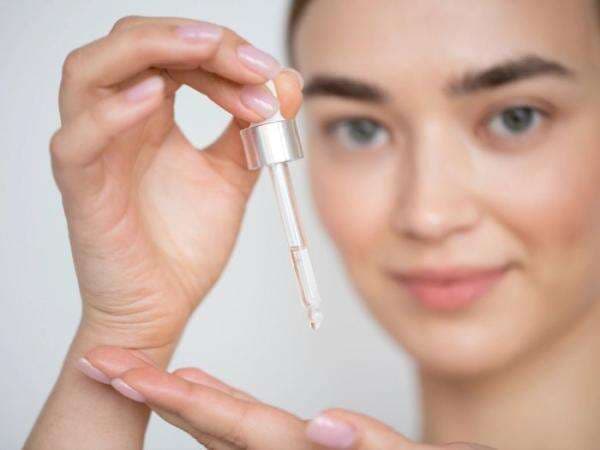 Serum Retinol dan Vitamin C Digunakan Bersamaan, Aman Gak Sih? Serum Retinol dan Vitamin C Digunakan Bersamaan, Aman Gak Sih?