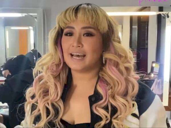 Pinkan Mambo Doakan Raffi Ahmad dan Nagita Slavina Cerai: Aku Masih Nungguin Kamu Pinkan Mambo Doakan Raffi Ahmad dan Nagita Slavina Cerai: Aku Masih Nungguin Kamu