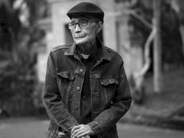 12 Kumpulan Puisi Sapardi Djoko Damono yang Paling Terkenal 12 Kumpulan Puisi Sapardi Djoko Damono yang Paling Terkenal