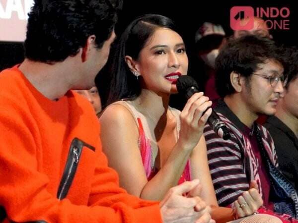 Dian Sastrowardoyo Tetap Pede Meski Jadi Pemeran Pendukung di Film Sri Asih Dian Sastrowardoyo Tetap Pede Meski Jadi Pemeran Pendukung di Film Sri Asih