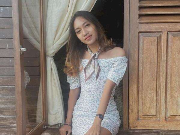 Lirik dan Arti Lagu Bali ‘Care Bebek’ Jegeg Bulan yang Sedang Viral di TikTok Lirik dan Arti Lagu Bali ‘Care Bebek’ Jegeg Bulan yang Sedang Viral di TikTok