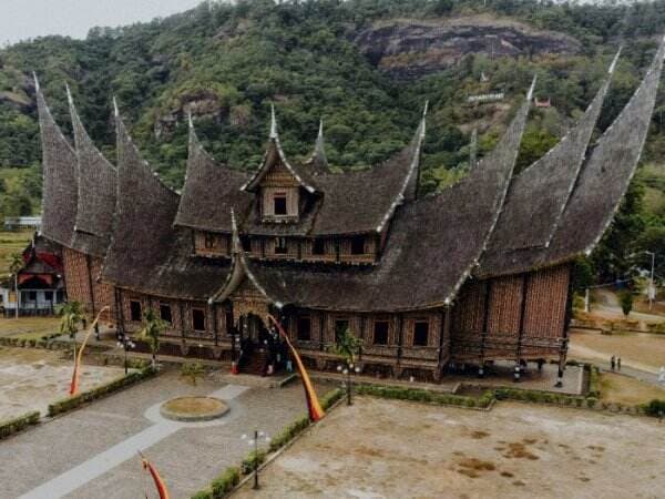 Mengenal Rumah Gadang, Dibangun Tak Pakai Paku yang Jadi Ciri Khas Suku Minangkabau