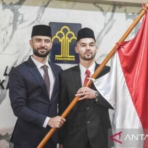 Jordi Amat dan Sandy Walsh Resmi Jadi WNI Jordi Amat dan Sandy Walsh Resmi Jadi WNI