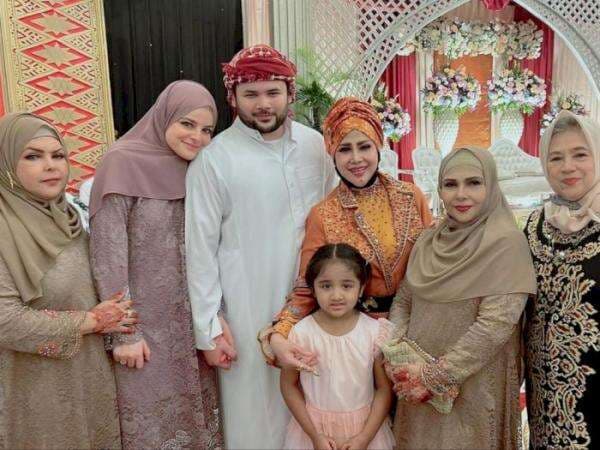 Ridho Rhoma Dikabarkan Menikah, Sosok Istri Jadi Sorotan Ridho Rhoma Dikabarkan Menikah, Sosok Istri Jadi Sorotan