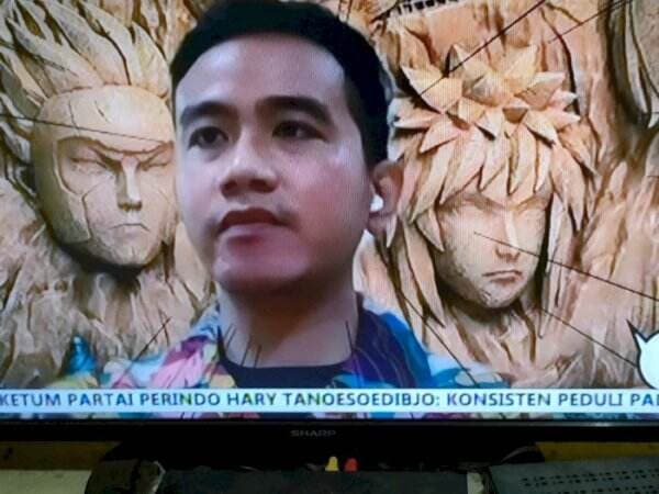 Kocak! Gibran Rakabuming Pakai Background Naruto saat Wawancara di TV, Akui Dirinya Wibu