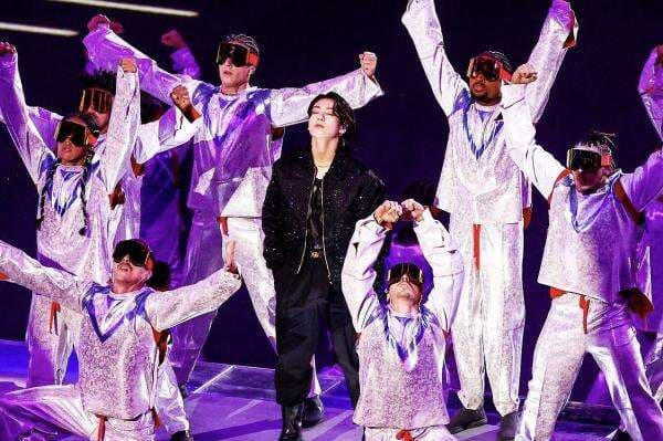 Jungkook BTS Tampil di Pembukaan Piala Dunia 2022 Qatar, Nyanyikan Soundtrack Ini Jungkook BTS Tampil di Pembukaan Piala Dunia 2022 Qatar, Nyanyikan Soundtrack Ini