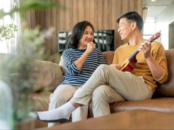 7 Penyanyi Indonesia yang Bikin Lagu Romantis untuk Pasangan