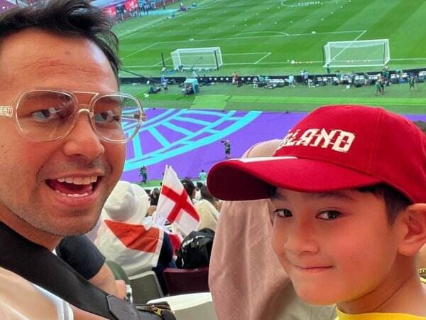 Nonton Piala Dunia 2022, Rafathar Ketemu Banyak Penggemarnya di Qatar