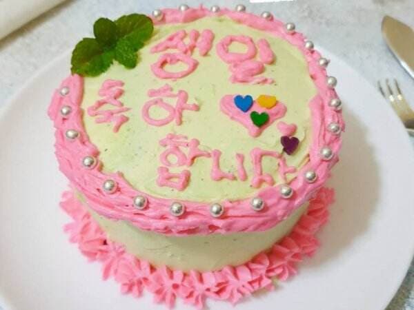 Cara Membuat Korean Birthday Cake yang Aesthetic, Simple Banget! Cara Membuat Korean Birthday Cake yang Aesthetic, Simple Banget!