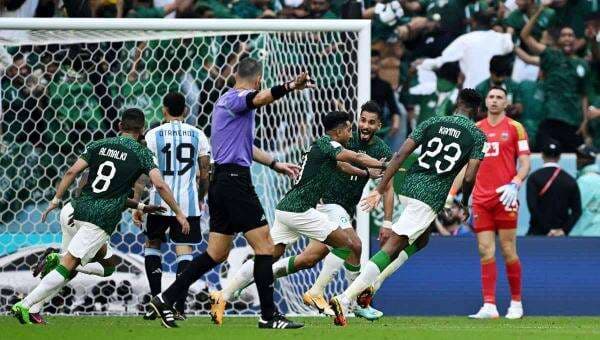 Argentina Kena Comeback Sadis, Fans Arab Saudi Permalukan Messi dengan Gaya Ronaldo Argentina Kena Comeback Sadis, Fans Arab Saudi Permalukan Messi dengan Gaya Ronaldo