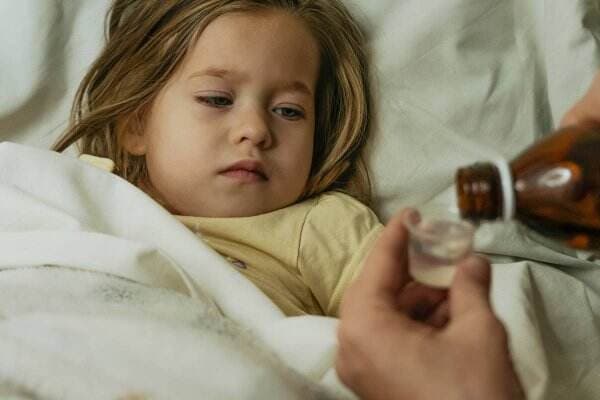 Lebih Baik Obat Sirop atau Puyer untuk Anak? Ini Penjelasannya Lebih Baik Obat Sirop atau Puyer untuk Anak? Ini Penjelasannya