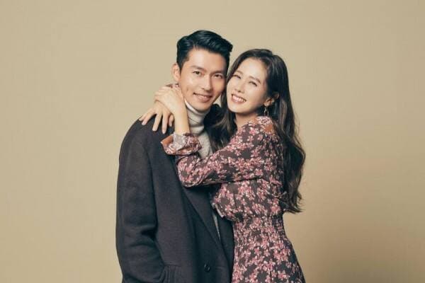 Sang Buah Hati Telah Lahir, Kini Son Ye Jin dan Hyun Bin Resmi Jadi Ibu dan Ayah! Sang Buah Hati Telah Lahir, Kini Son Ye Jin dan Hyun Bin Resmi Jadi Ibu dan Ayah!