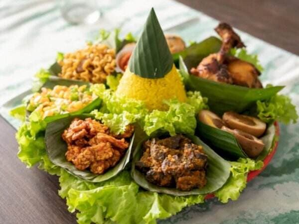 Jangan Asal! Begini Cara Eksekusi Tumpeng yang Tepat Menurut Chef Desi MasterChef