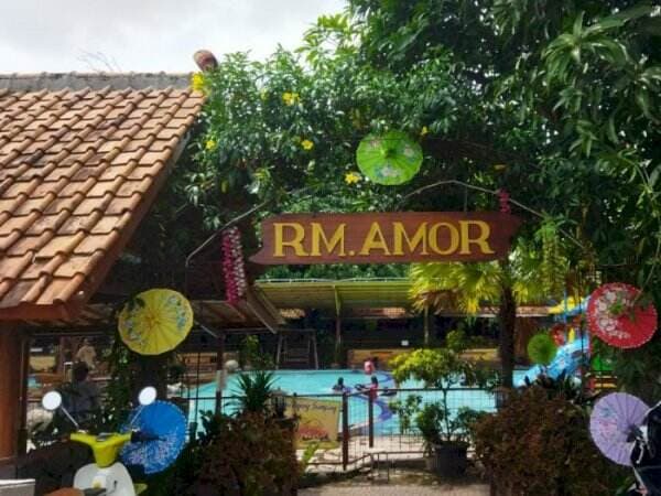 RM. Amor Kampoeng Cikumpay, Rekomendasi Tempat Makan Baru di Purwakarta yang Ada Kolamnya