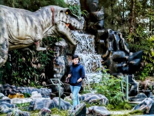 Bikin Kagum! Dino&#39;s Gate, Wisata Keren di Batam yang Punya Beragam Koleksi Dinosaurus