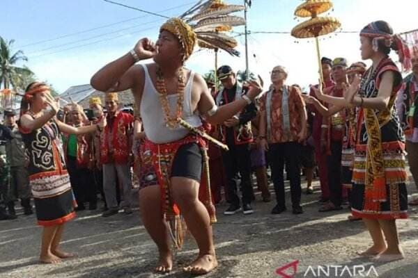 Festival Danau Sentarum Dibuka dengan Tarian Manyialo Dayak Tamambaloh