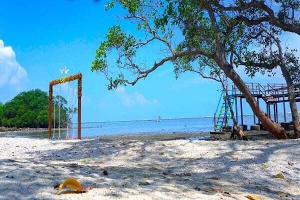 3 Pantai Lamongan Punya Nama Unik, Sukses Buat Penasaran