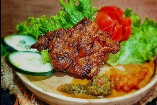 Kedai Dibakari Yogyakarta, Tawarkan Menu Ayam Bakar Lezat!