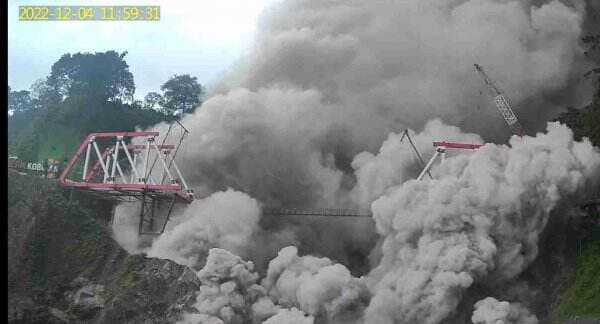 Tepat Setahun Gunung Semeru Kembali Erupsi Besar, Jepang Sempat Waspadai Potensi Tsunami, Kok Bisa?