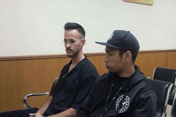 Pacar Bule Hadiri Sidang Nikita Mirzani, Mau Berikan Kejutan Pacar Bule Hadiri Sidang Nikita Mirzani, Mau Berikan Kejutan