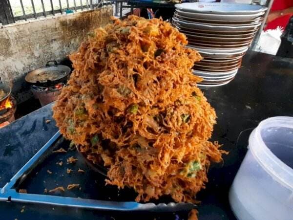 Telur Gobal-Gabul Bikin Warung Pojok Mbak Yuni Ramai Pembeli, Pernah Mencoba? Telur Gobal-Gabul Bikin Warung Pojok Mbak Yuni Ramai Pembeli, Pernah Mencoba?