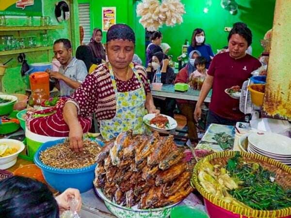 Sego Sambel Mbak Ju, Kuliner Viral di Surabaya Lokasinya Nyempil di Dalam Pasar Sego Sambel Mbak Ju, Kuliner Viral di Surabaya Lokasinya Nyempil di Dalam Pasar